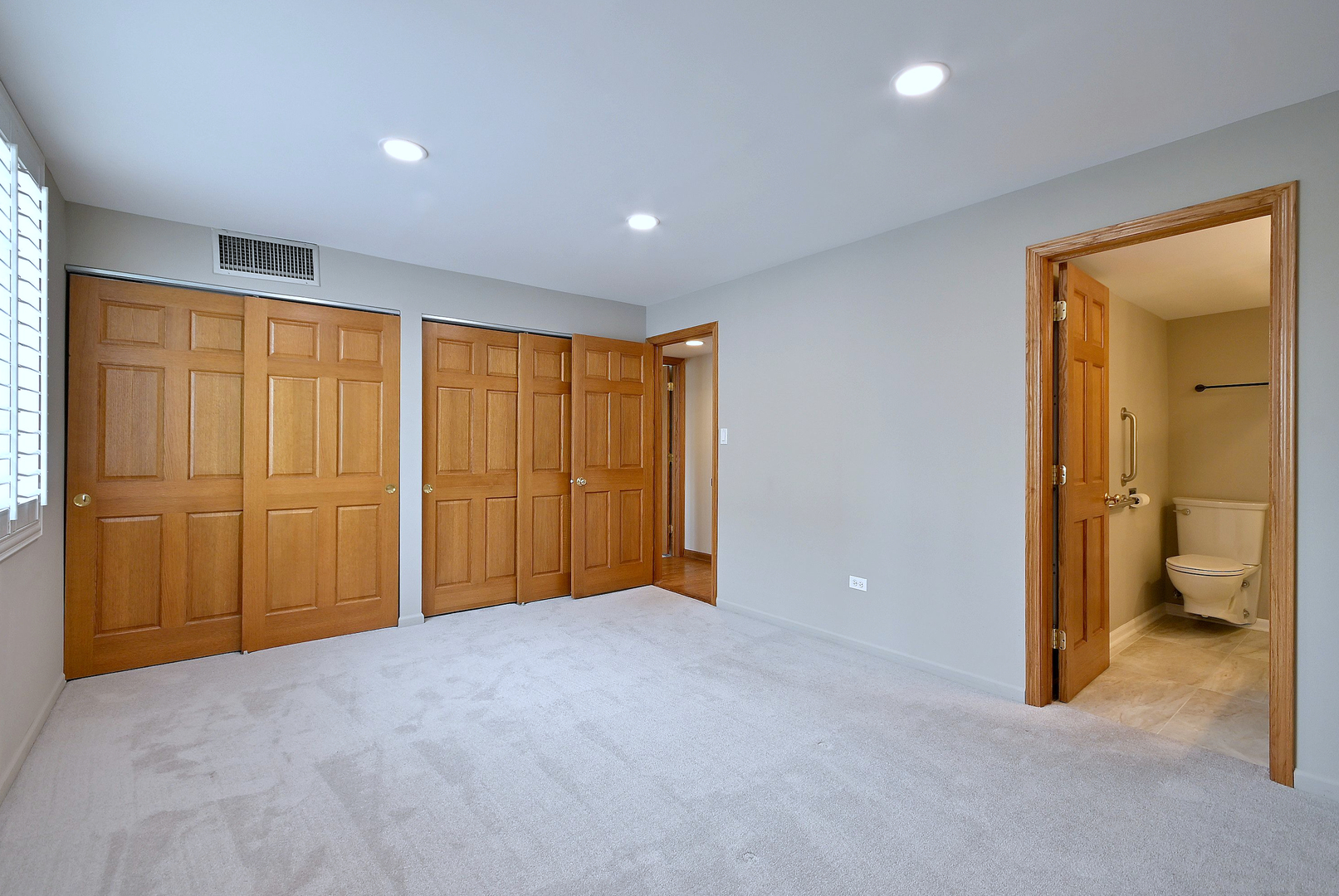 110 W Butterfield Road Unit: 302S