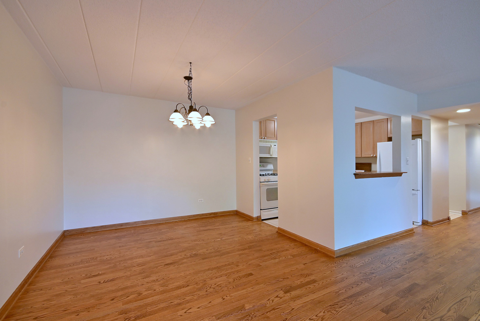 110 W Butterfield Road Unit: 302S
