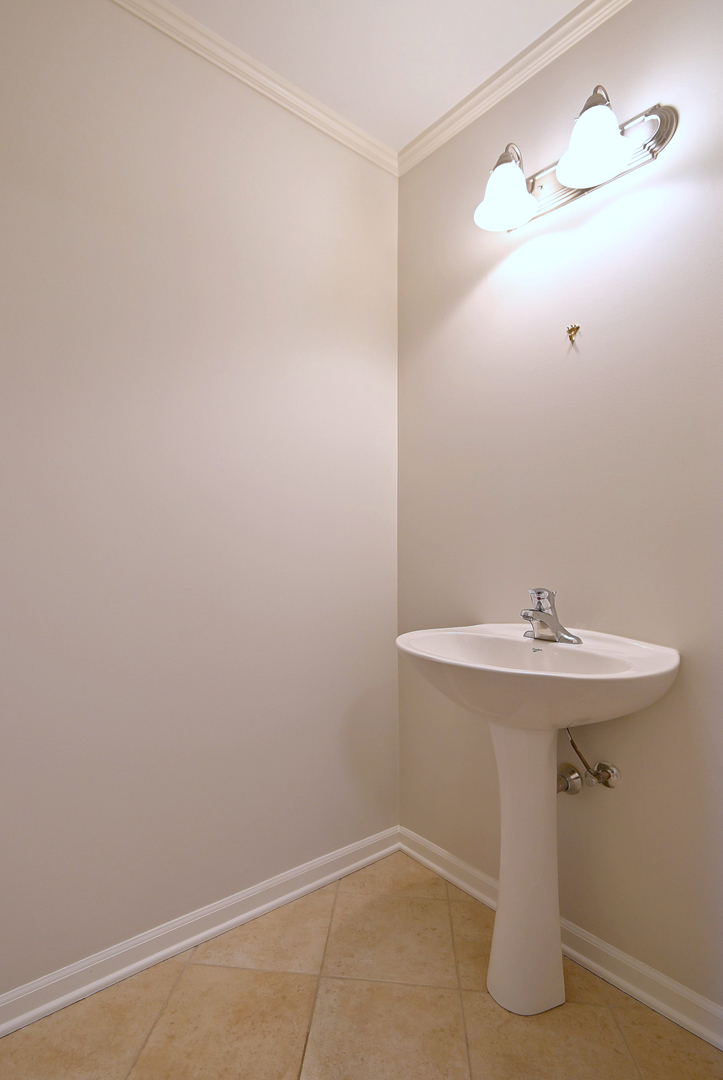 855 E 22nd Street Unit: 313
