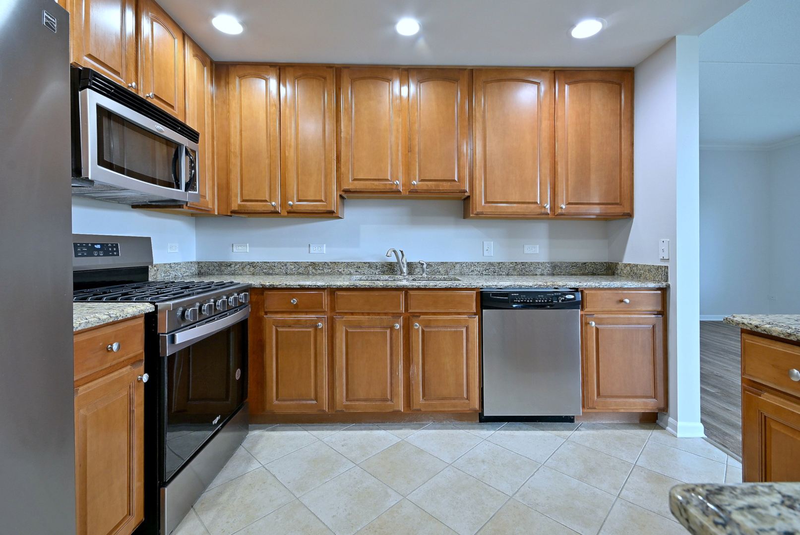 855 E 22nd Street Unit: 313