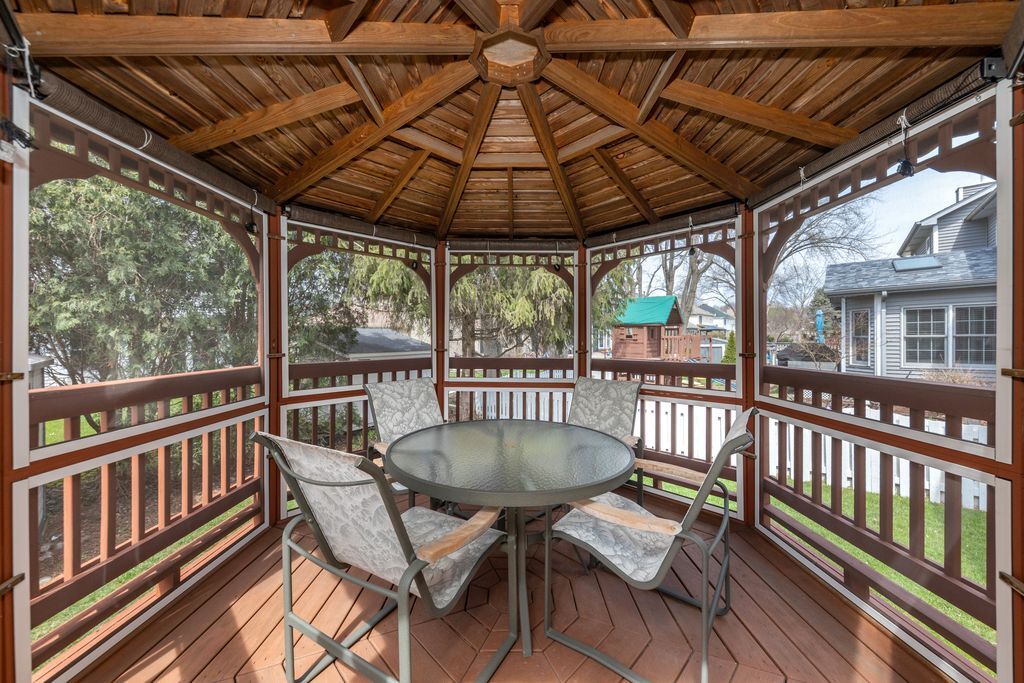 2413 Putnam Drive