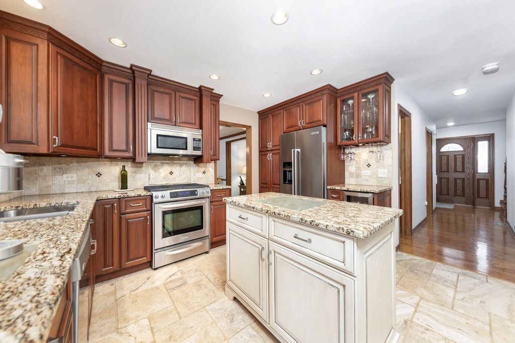 2413 Putnam Drive