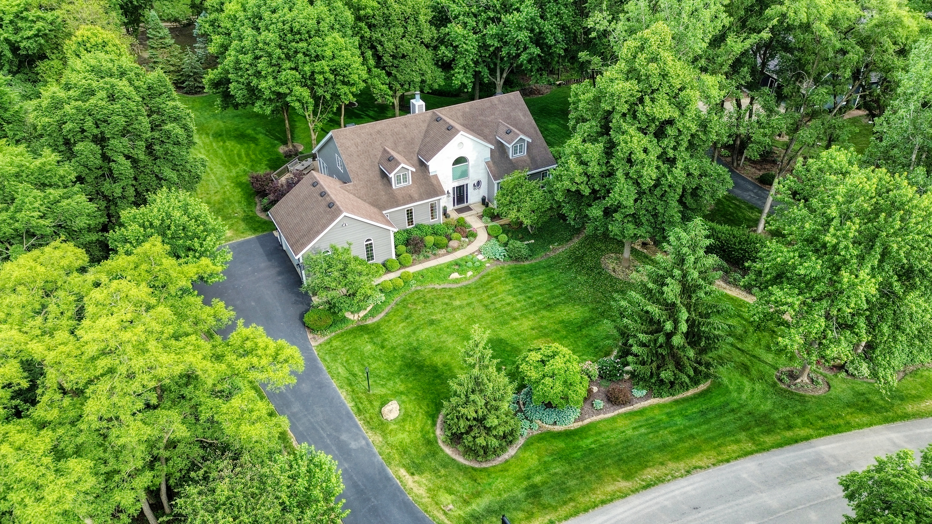 2S025 Twin Oaks Drive