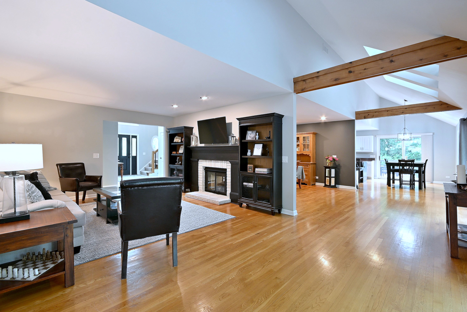 2S025 Twin Oaks Drive