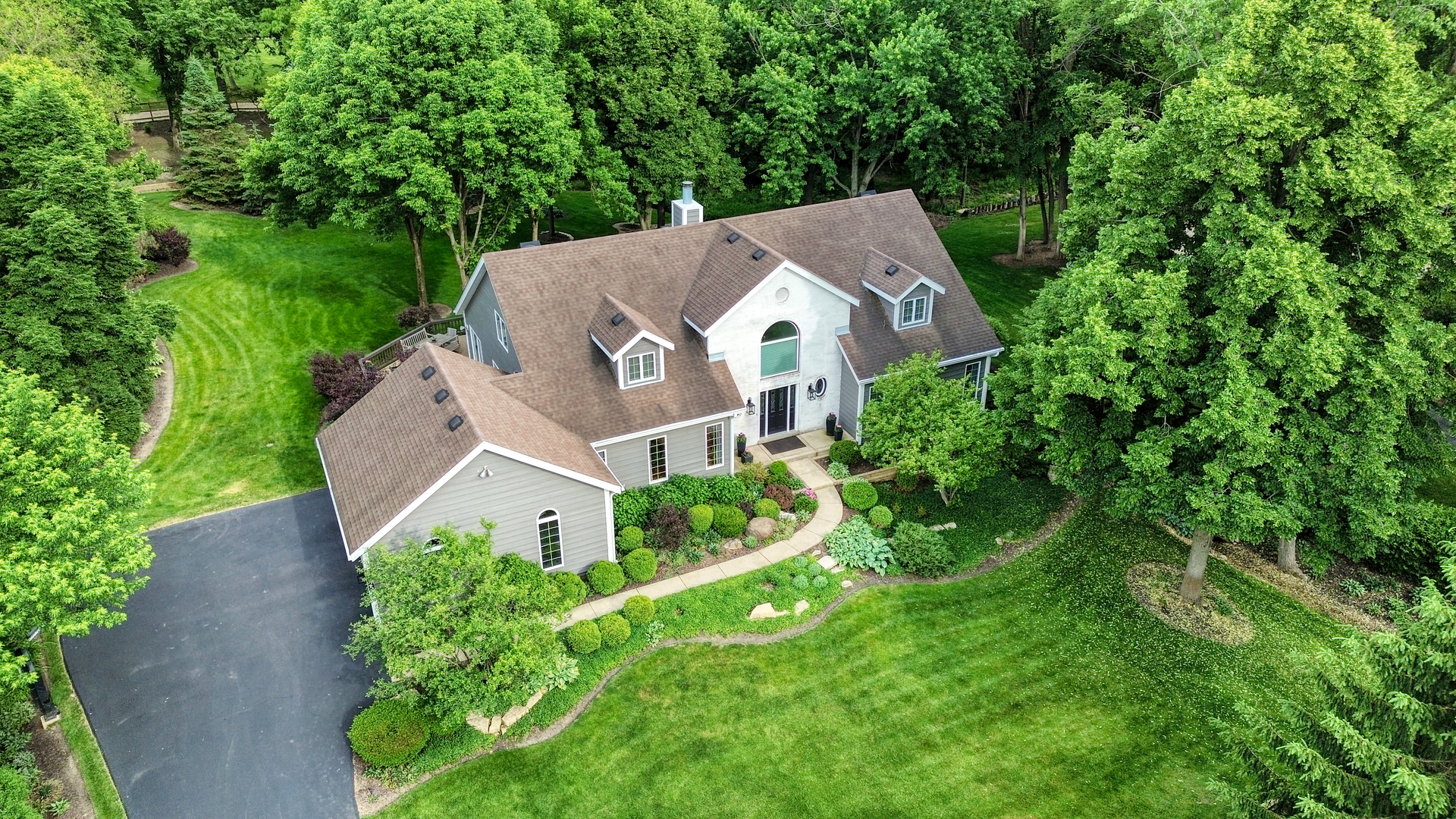 2S025 Twin Oaks Drive