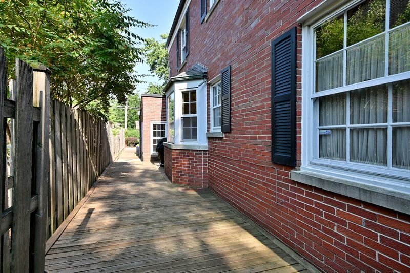 117 W Eggleston Avenue