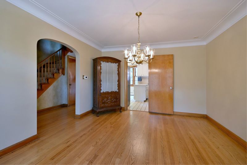 117 W Eggleston Avenue