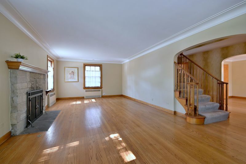 117 W Eggleston Avenue