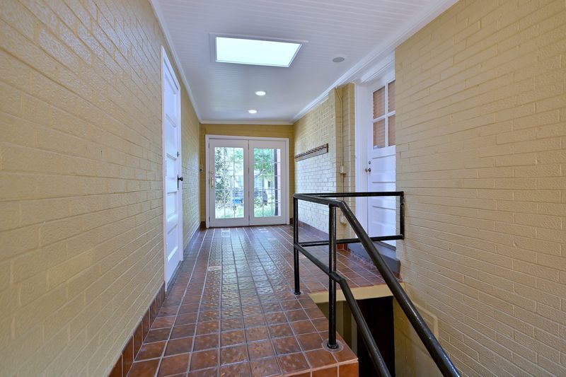 117 W Eggleston Avenue