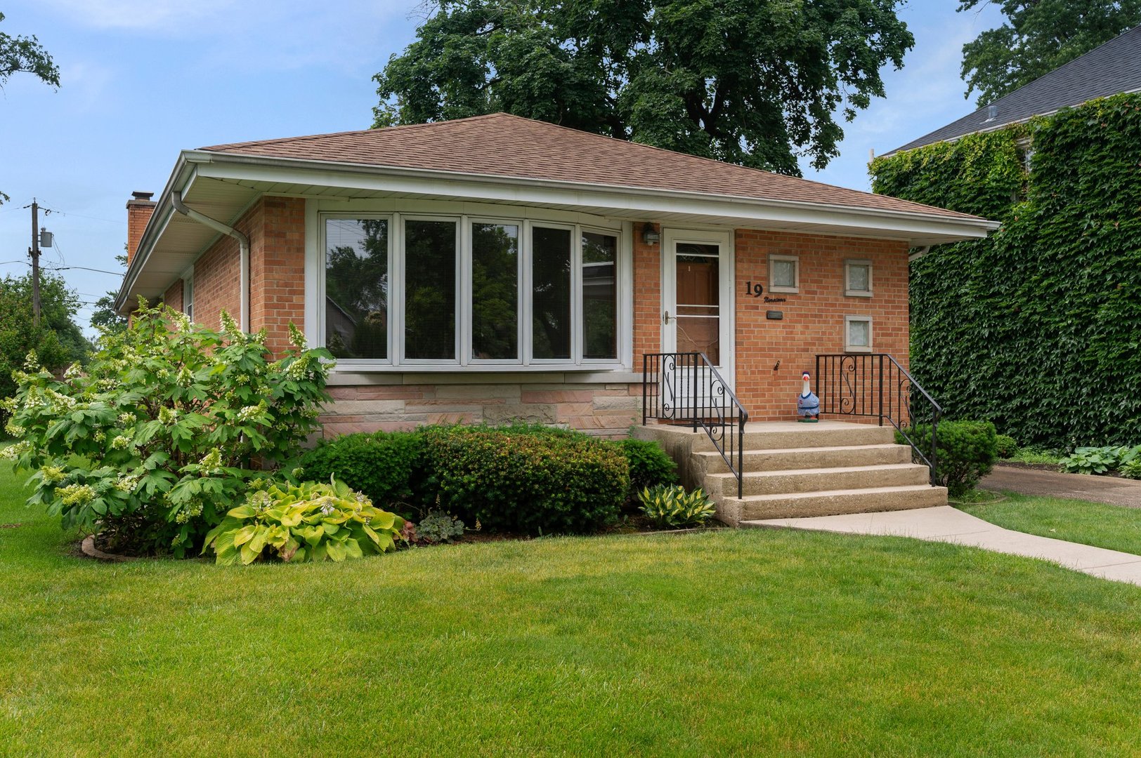 19 W Adams Street
