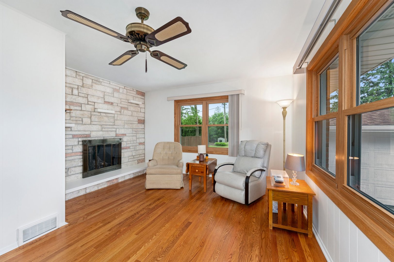 19 W Adams Street