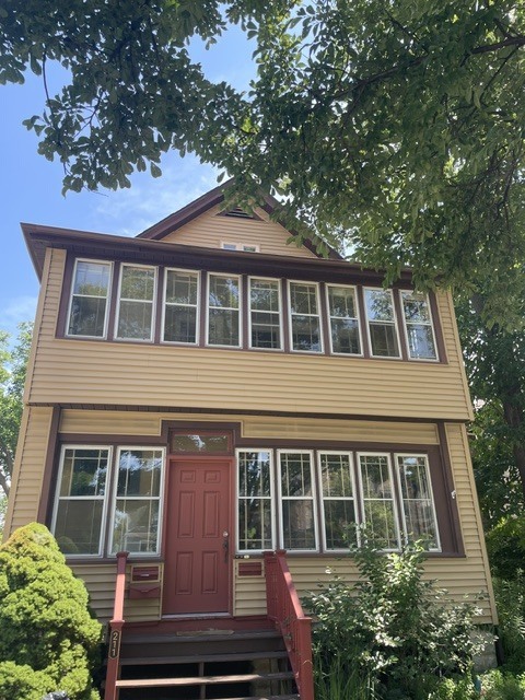211 N Larch Avenue
