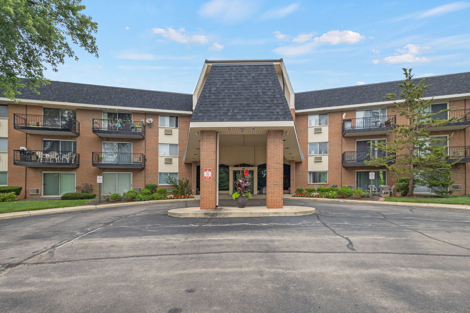 1198 Royal Glen Drive Unit: 221