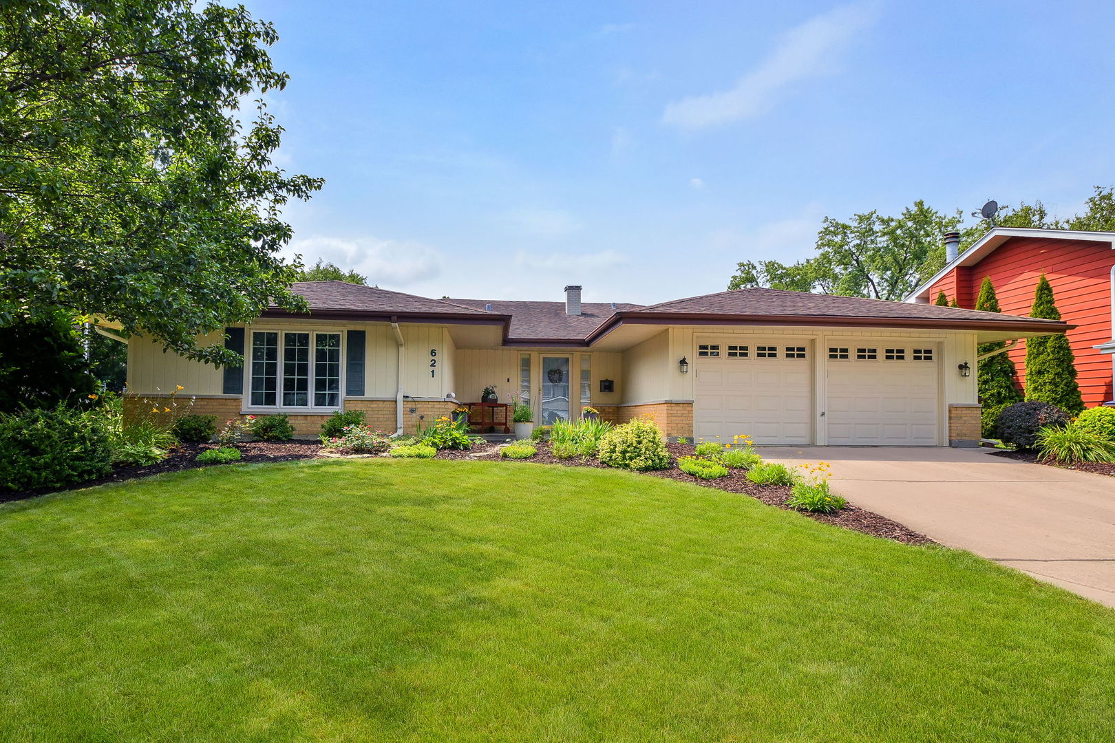 21W621 Buckingham Road