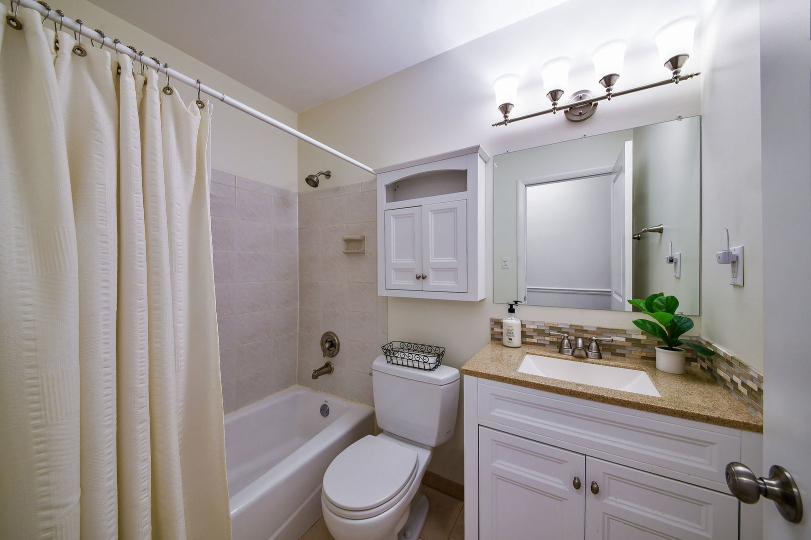 21W621 Buckingham Road