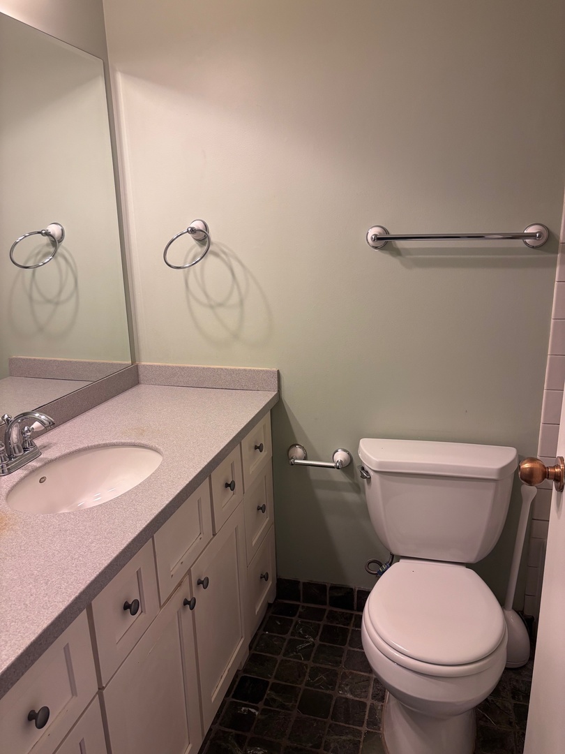 211 E Ohio Street Unit: 923