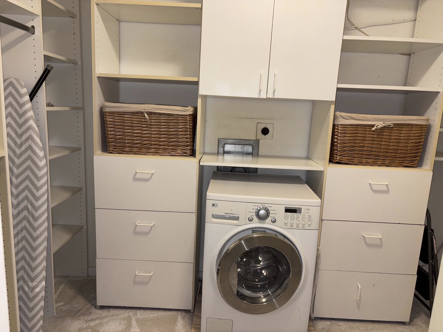 211 E Ohio Street Unit: 923