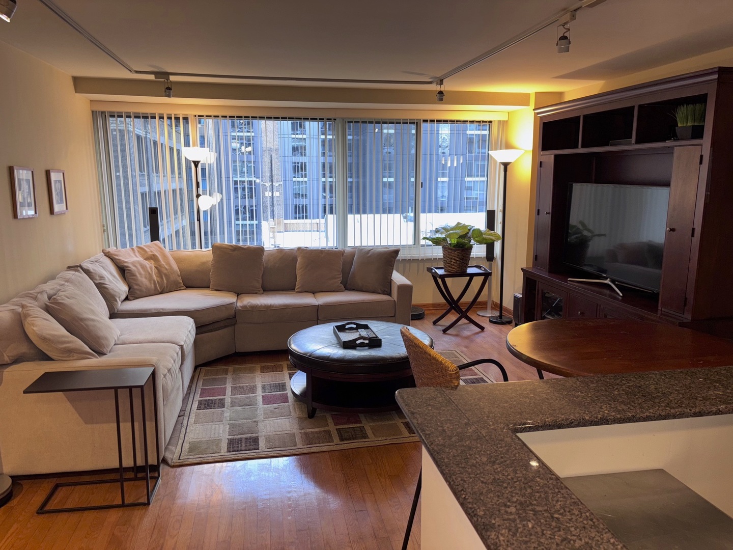 211 E Ohio Street Unit: 923