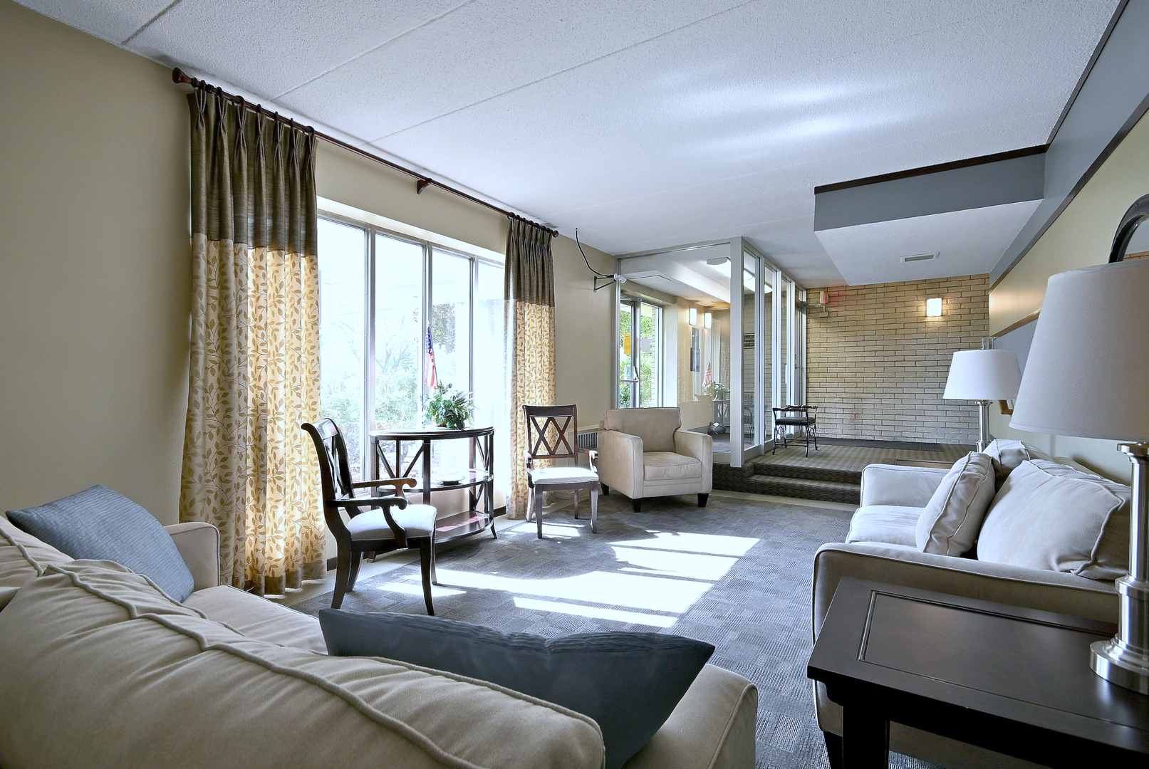 110 W Butterfield Road Unit: 309S