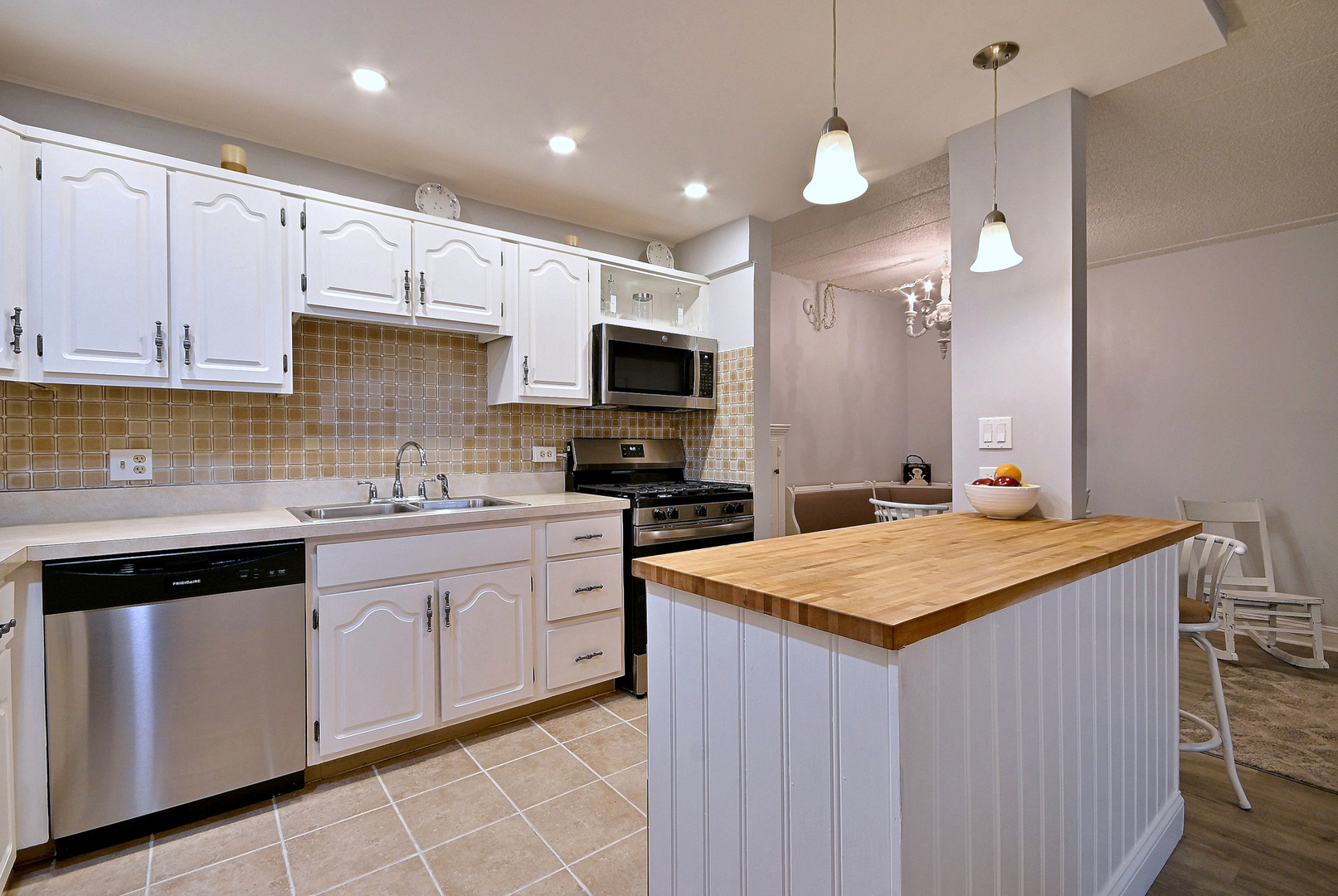 110 W Butterfield Road Unit: 309S