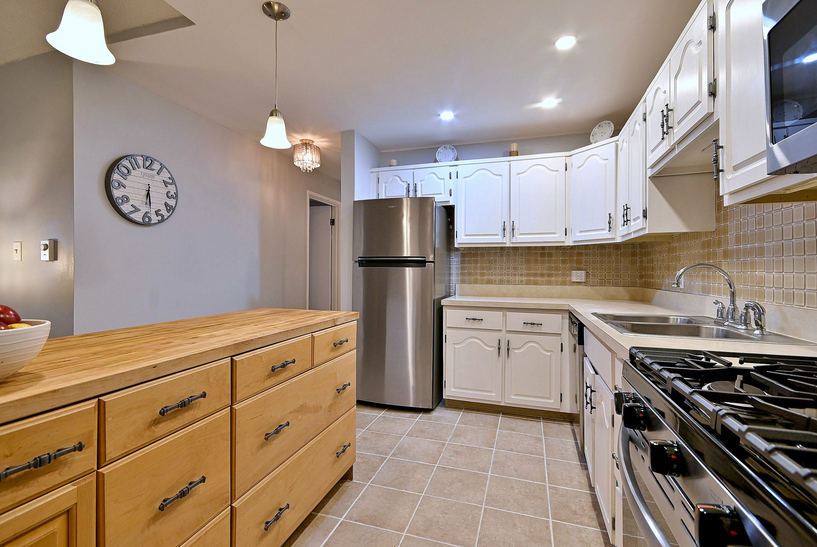 110 W Butterfield Road Unit: 309S