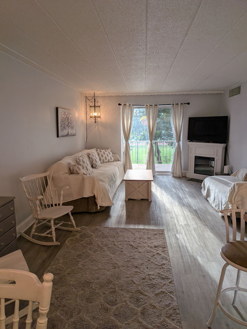 110 W Butterfield Road Unit: 309S