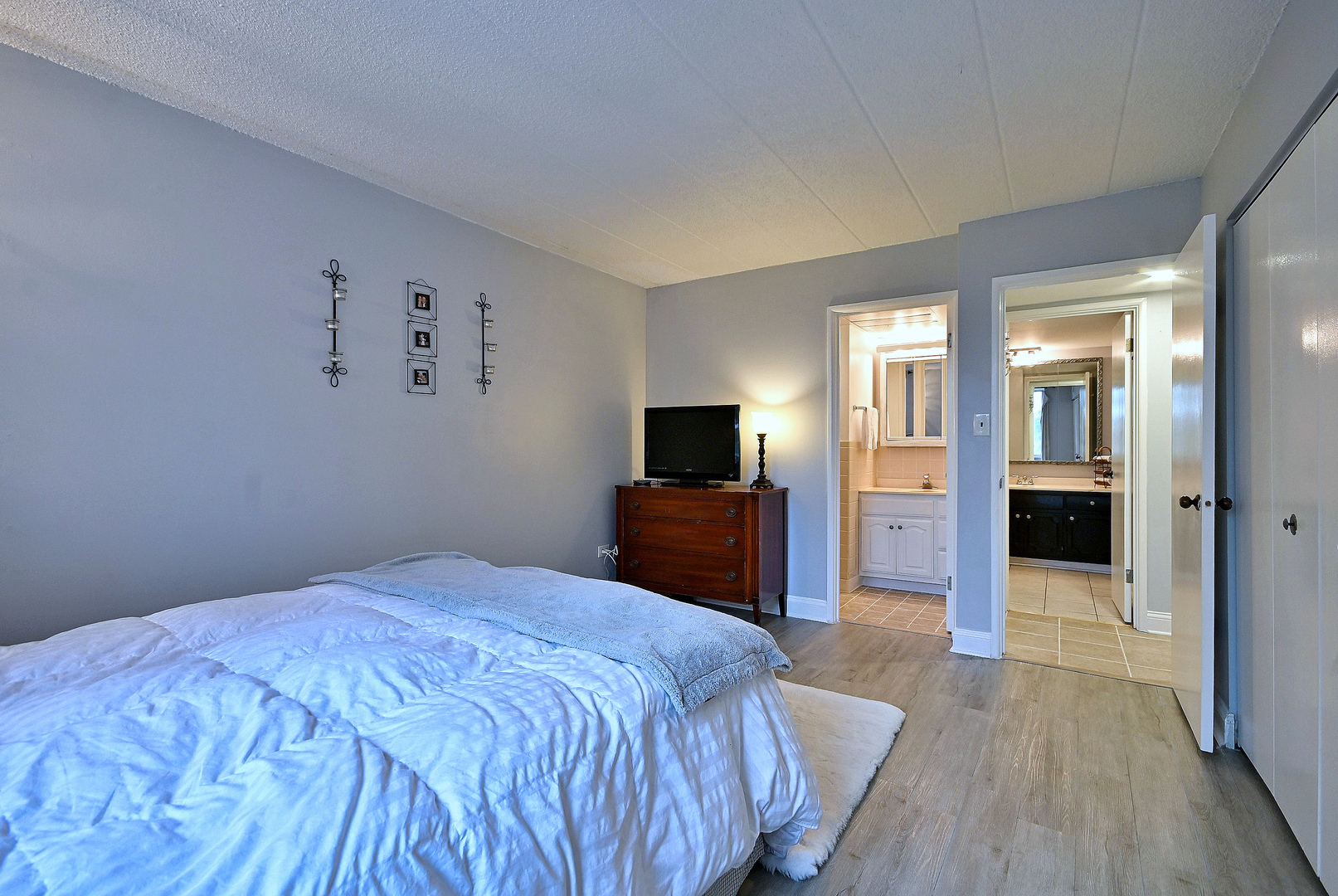 110 W Butterfield Road Unit: 309S