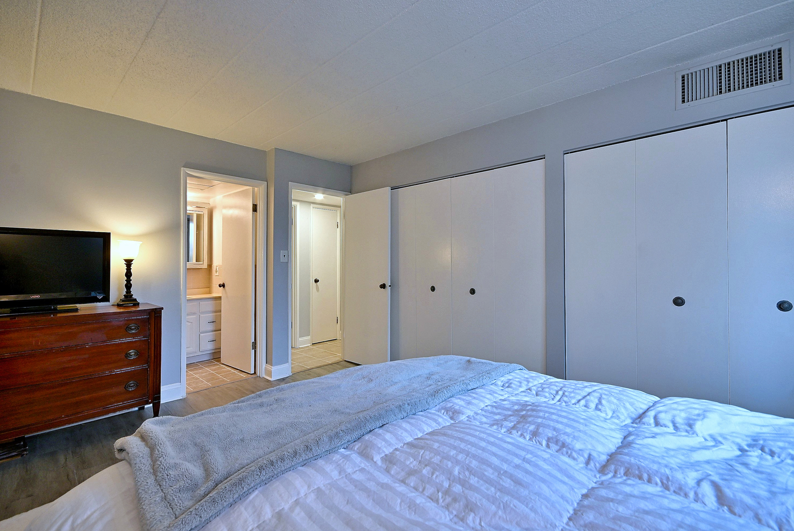 110 W Butterfield Road Unit: 309S
