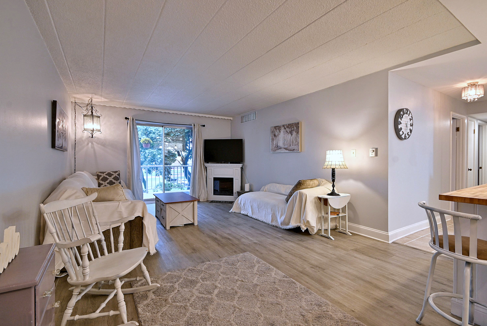 110 W Butterfield Road Unit: 309S