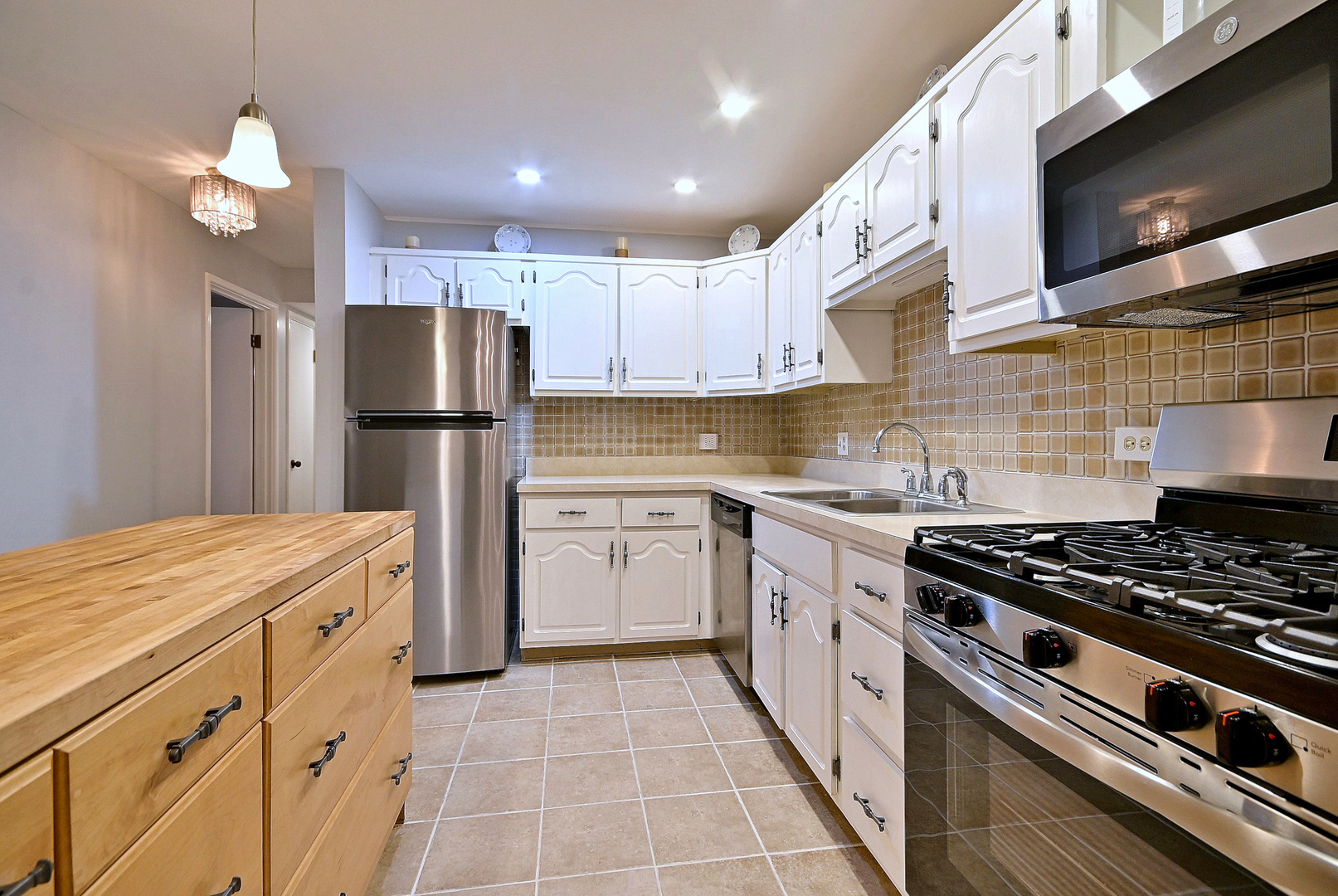110 W Butterfield Road Unit: 309S