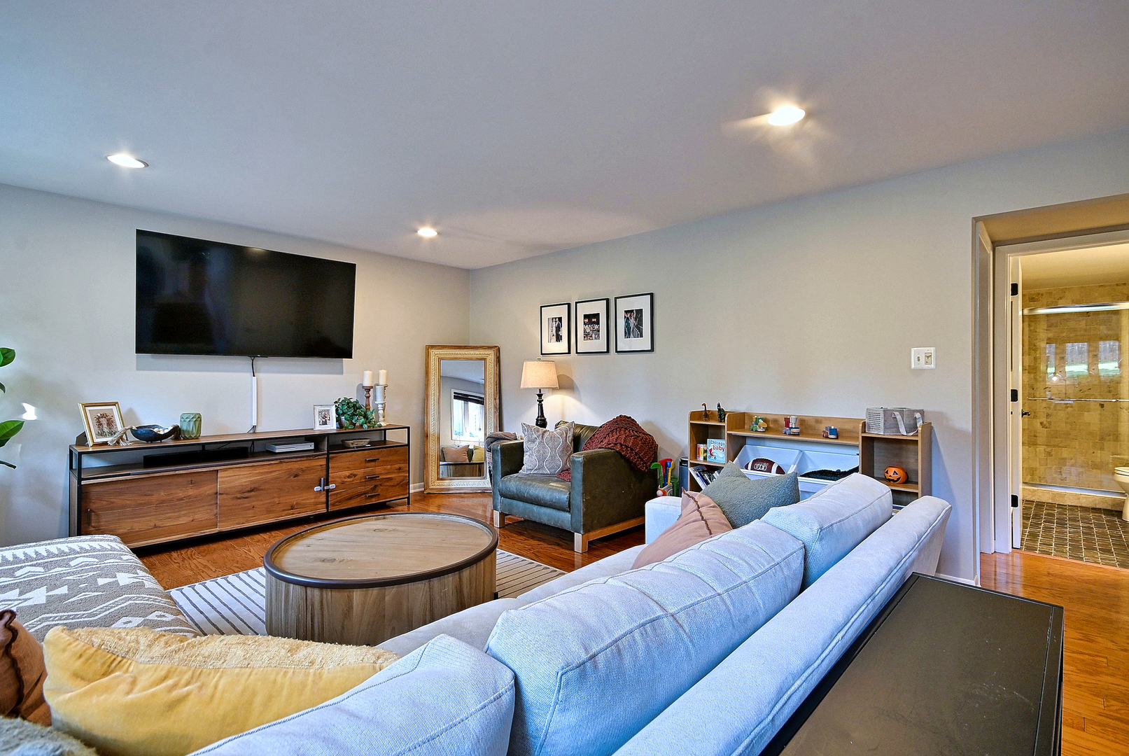 542 W Armitage Avenue