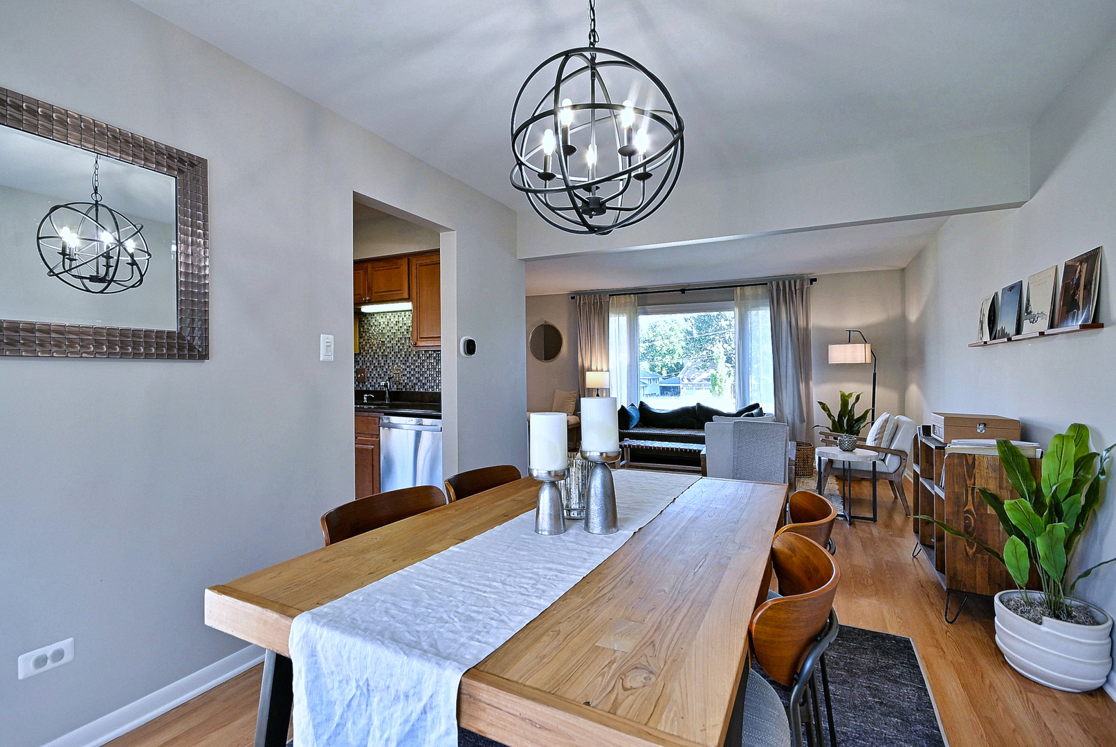 542 W Armitage Avenue
