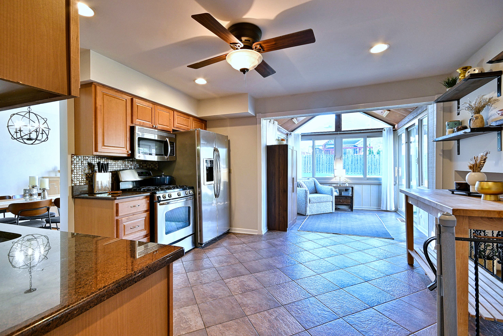542 W Armitage Avenue