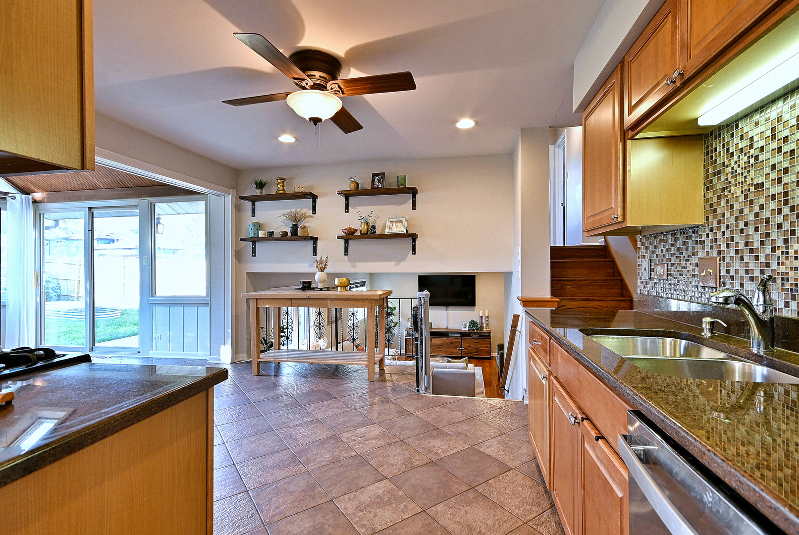542 W Armitage Avenue