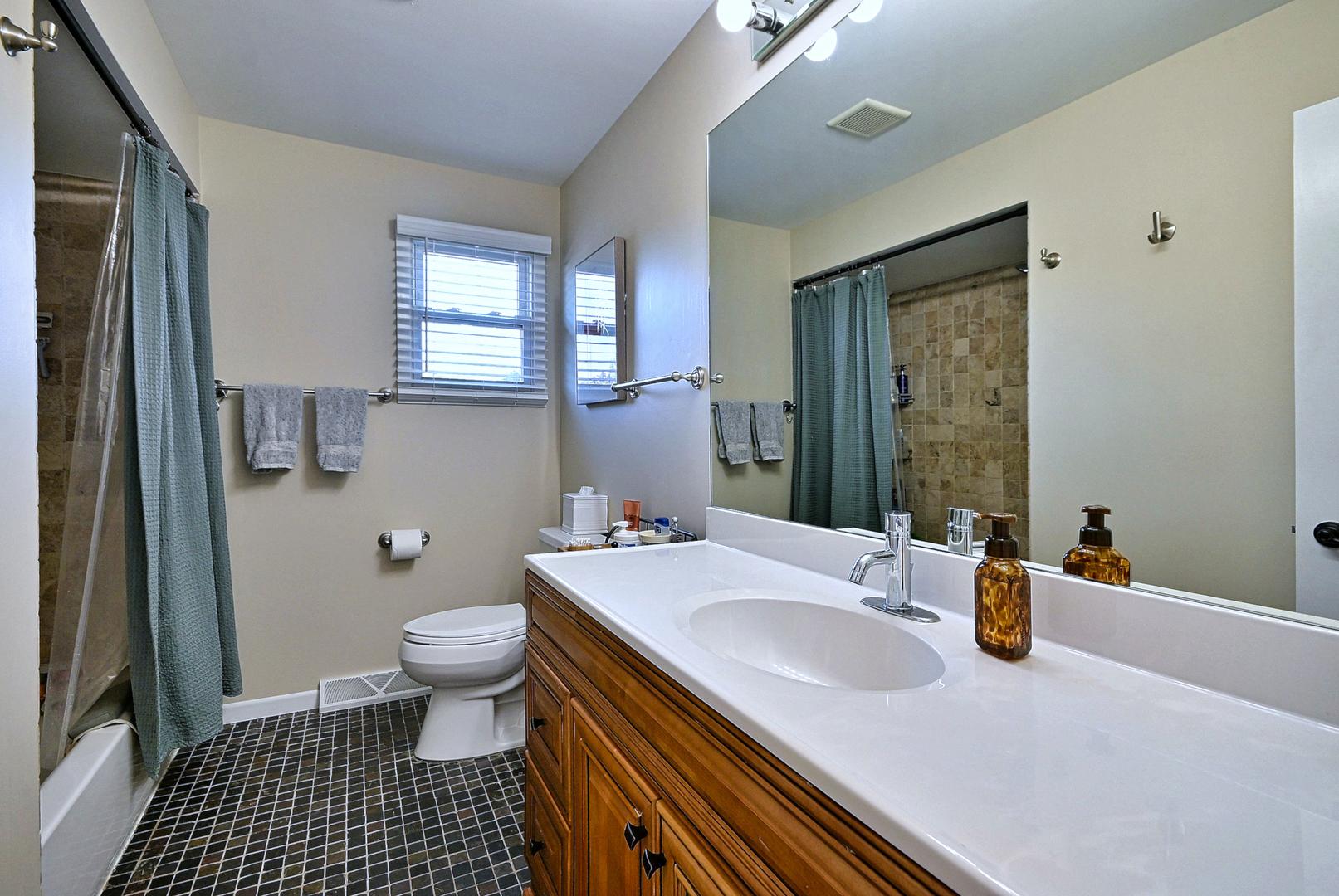 542 W Armitage Avenue