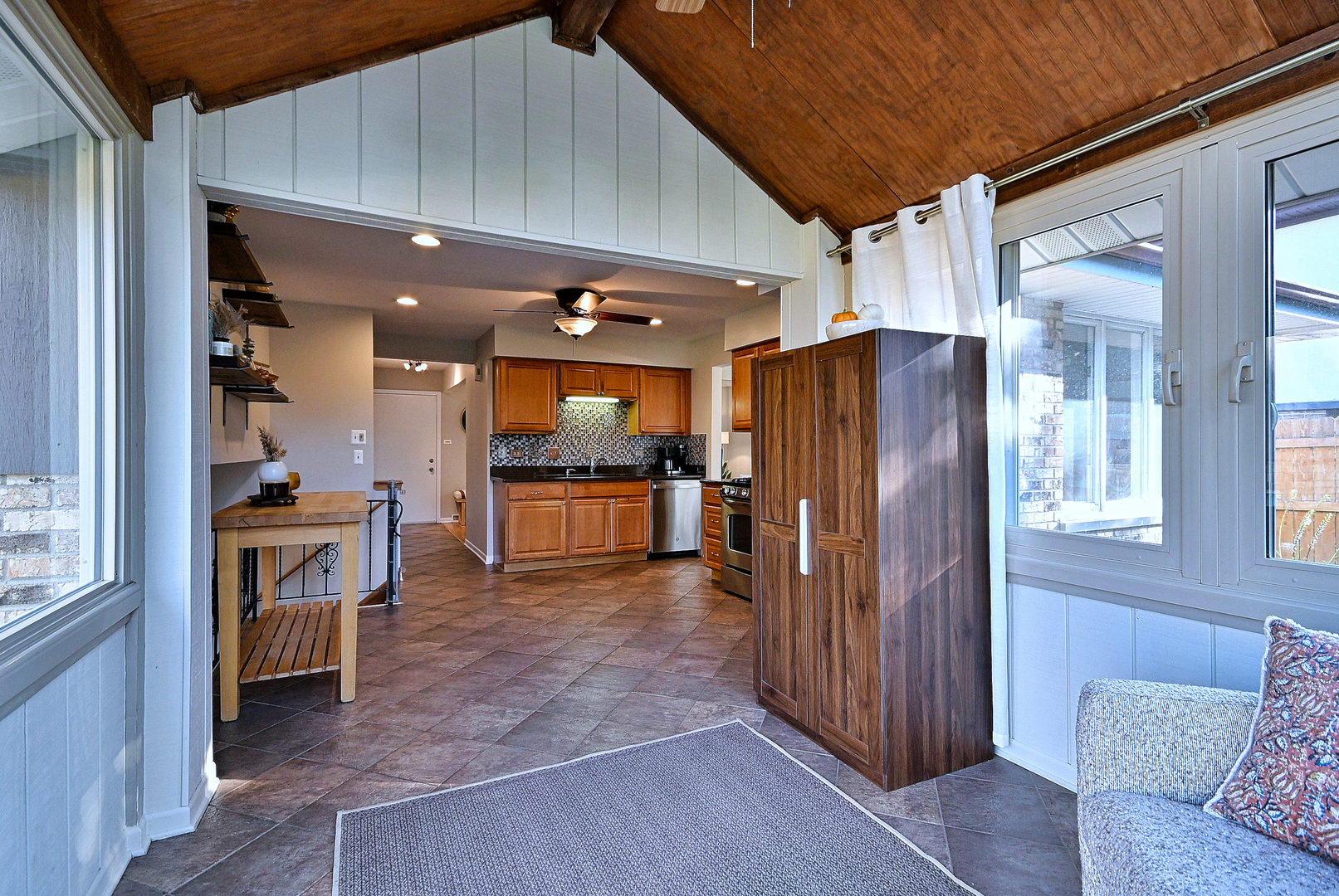 542 W Armitage Avenue