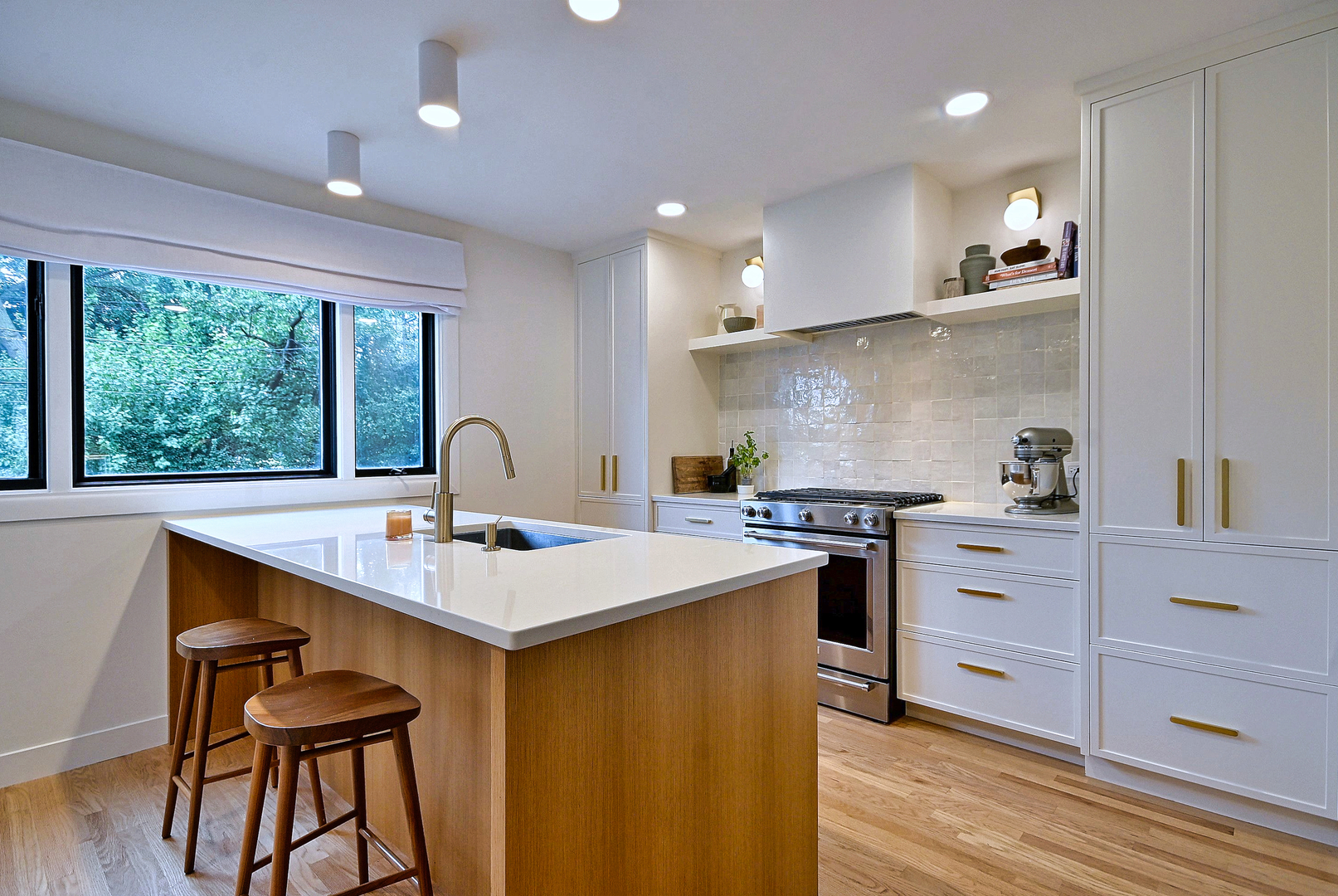 326 E Huntington Lane