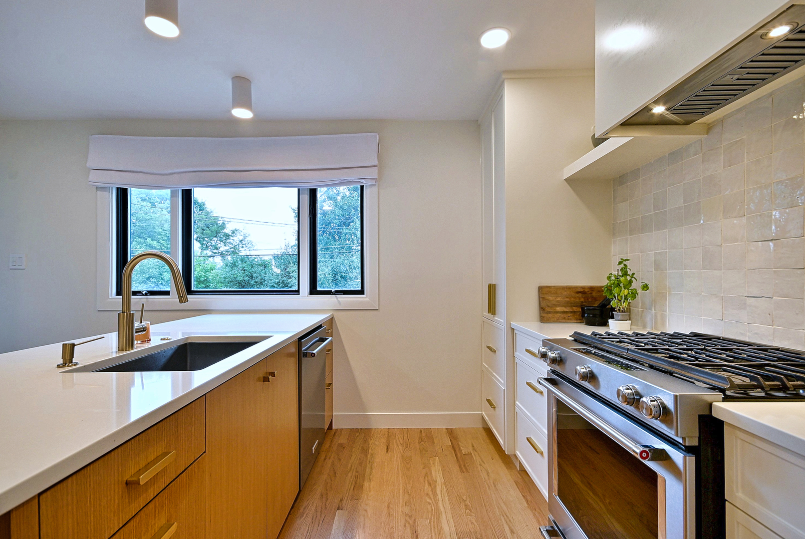 326 E Huntington Lane
