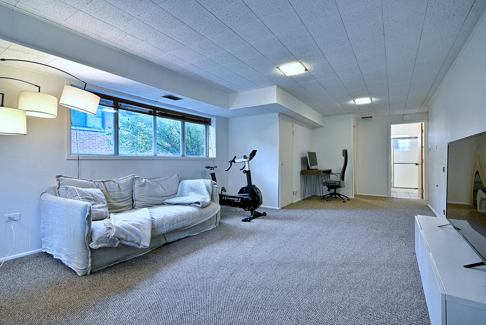 326 E Huntington Lane