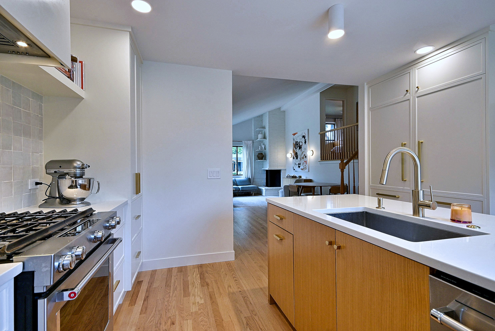 326 E Huntington Lane