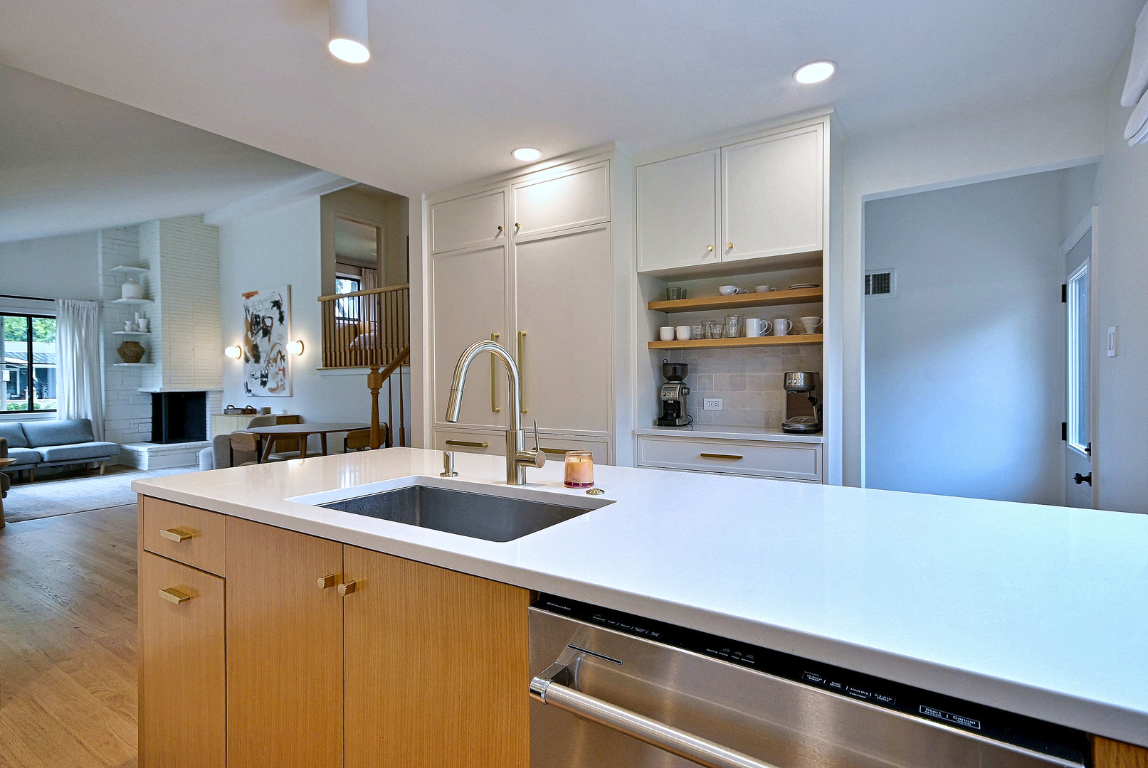 326 E Huntington Lane
