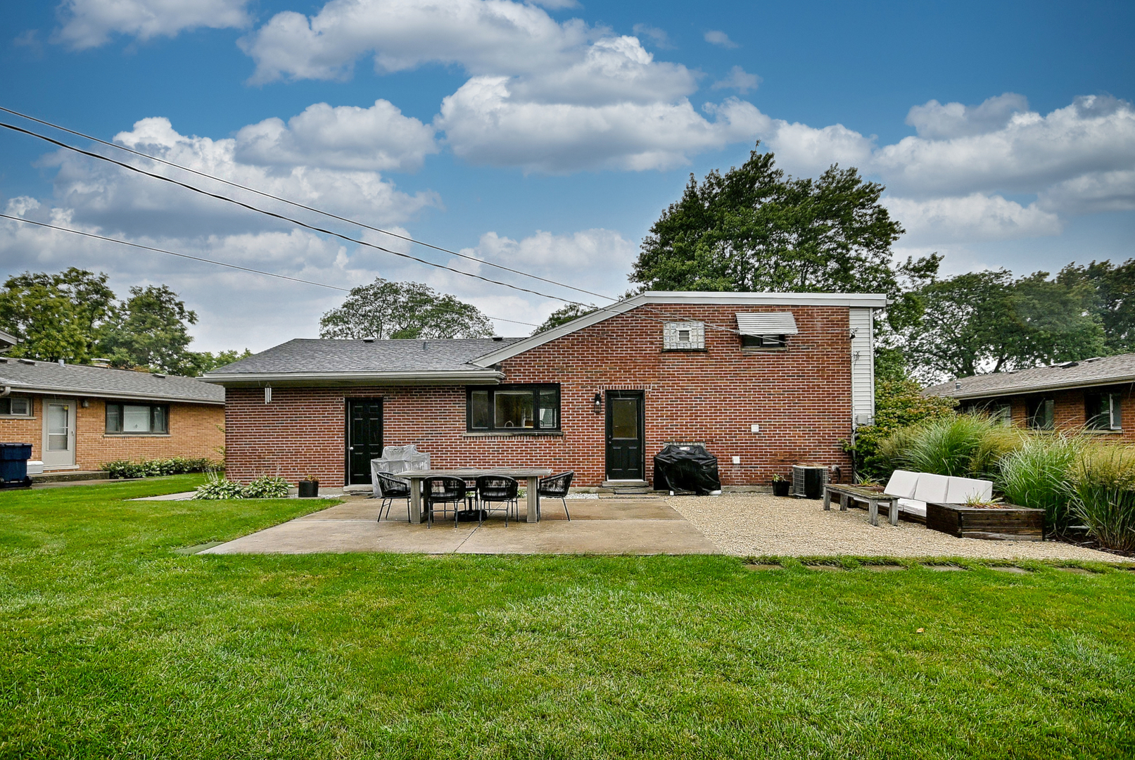 326 E Huntington Lane