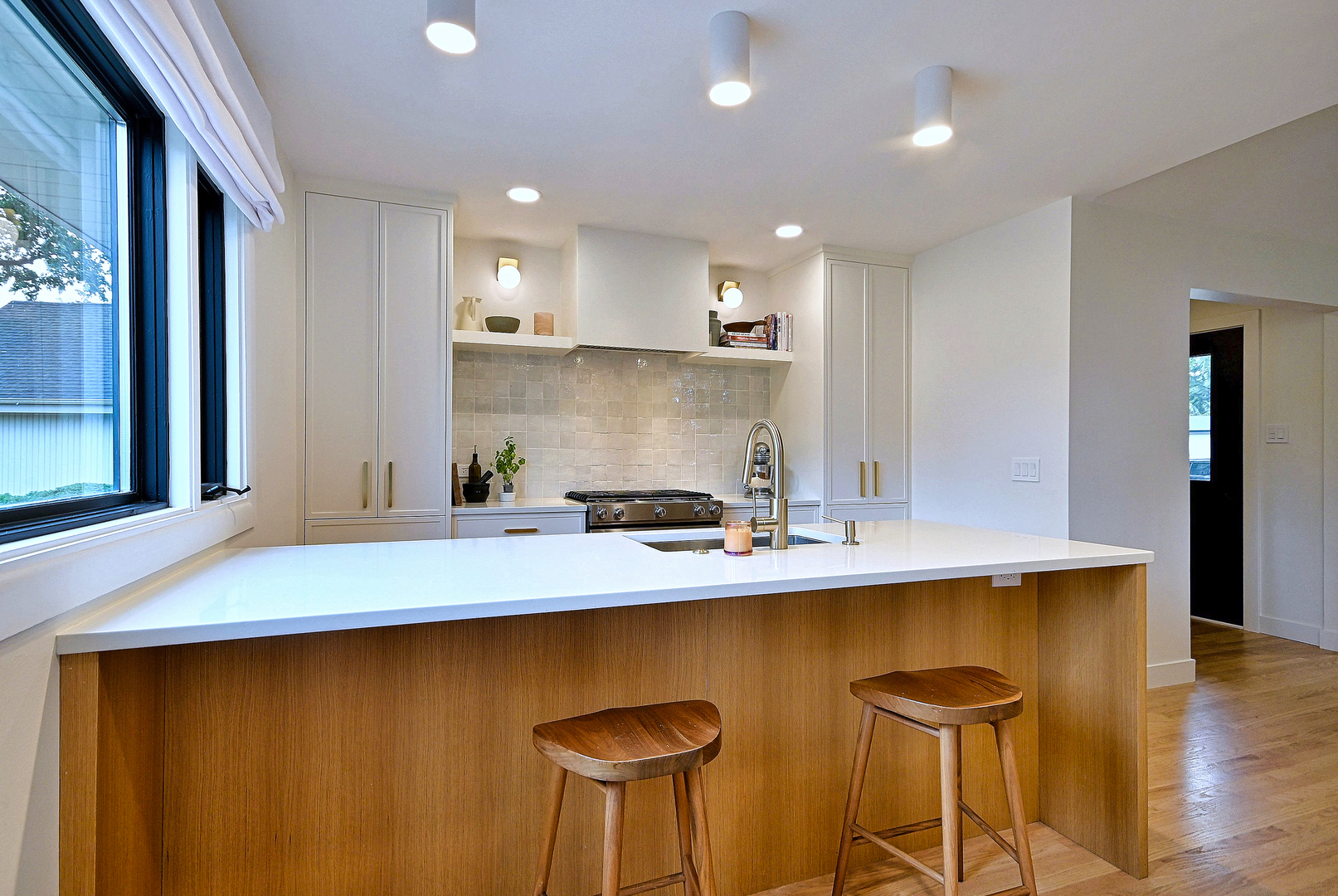 326 E Huntington Lane