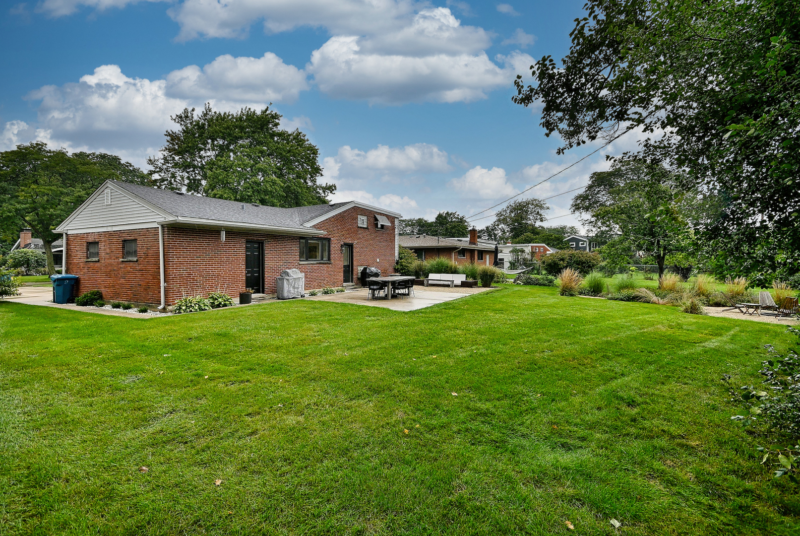 326 E Huntington Lane