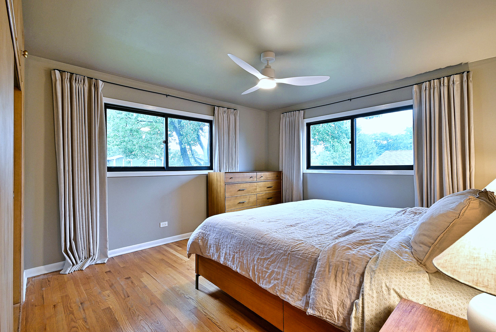 326 E Huntington Lane