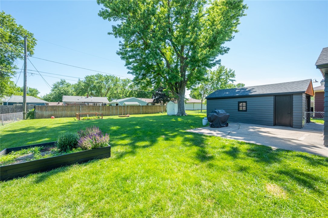 209 SE Park View Drive