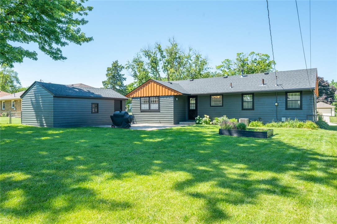 209 SE Park View Drive