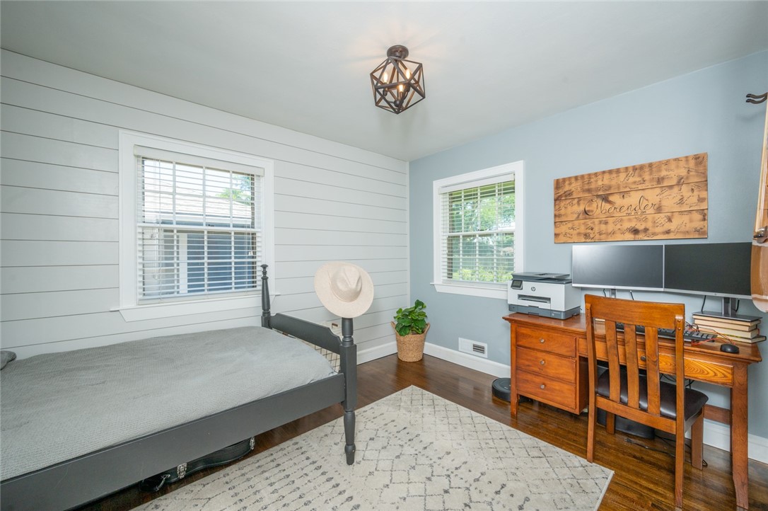 209 SE Park View Drive