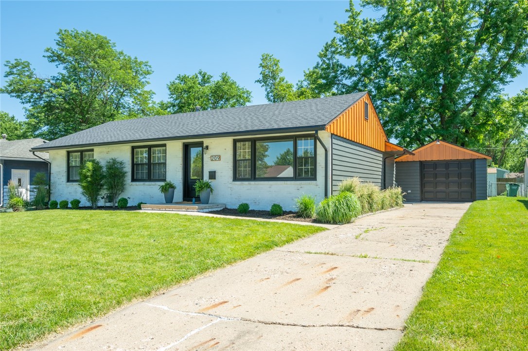 209 SE Park View Drive