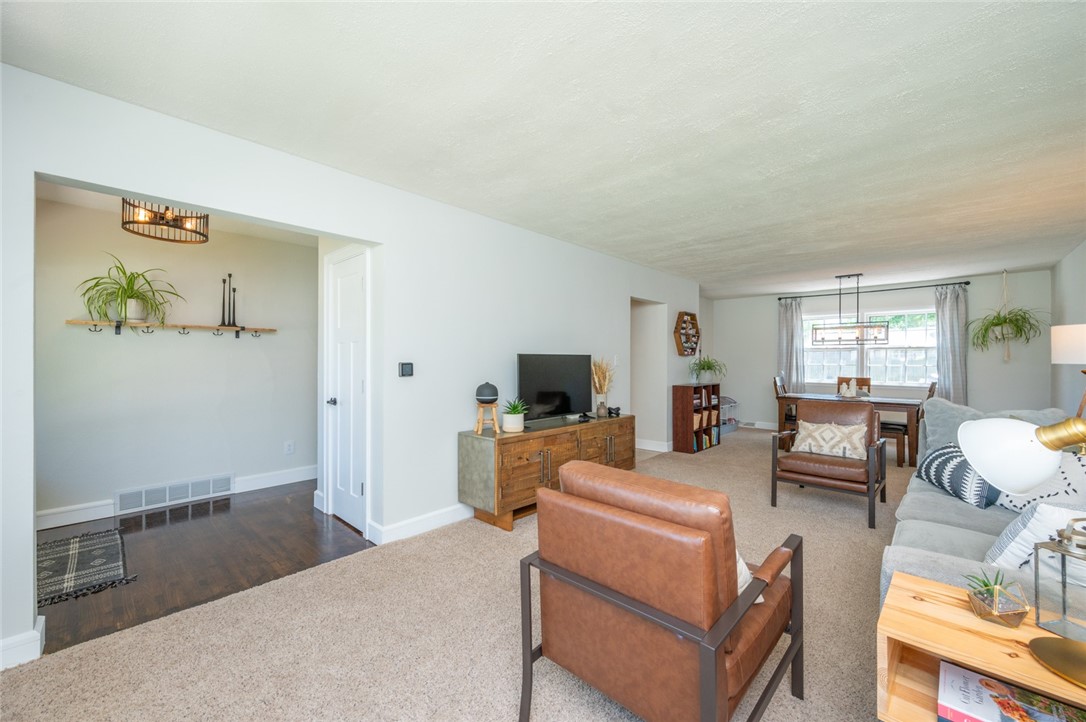 209 SE Park View Drive
